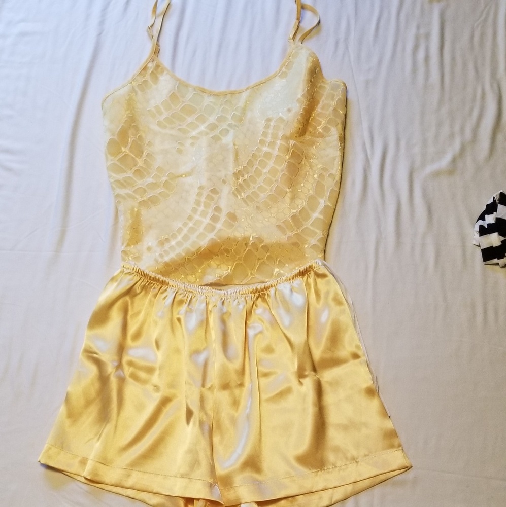 Perfect Xmas Gift NWOT Darling Secret Treasures 2 pc Nightwear